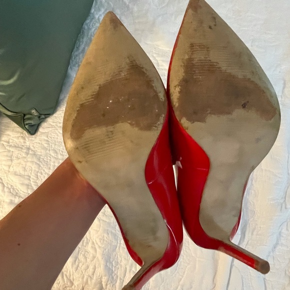 HOT red heels with a sharp toe - Picture 2 of 4